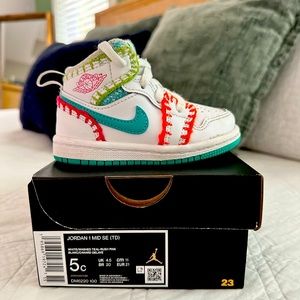 Jordan 1 Mid SE Shoes
